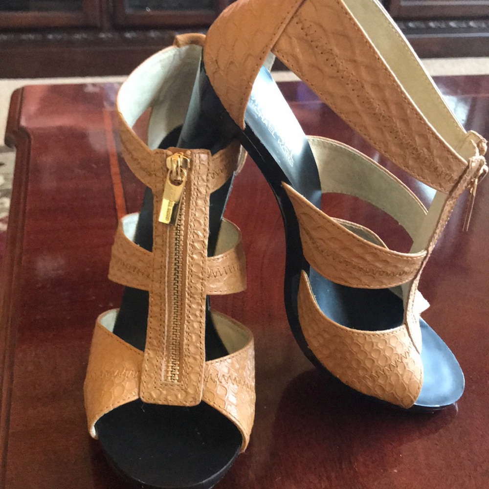 Size 8.5 Michael Kors heels
